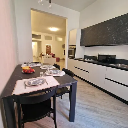 Casa A Mare In Pieno Centro Con Parcheggio Privato Incluso E Vicinissimo Al Mare * Chiavari