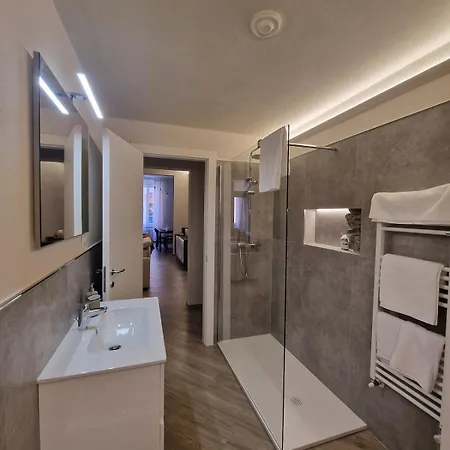Casa A Mare In Pieno Centro Con Parcheggio Privato Incluso E Vicinissimo Al Mare