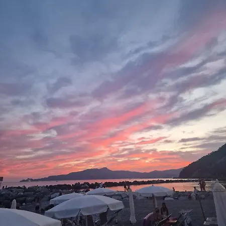 Casa A Mare In Pieno Centro Con Parcheggio Privato Incluso E Vicinissimo Al Mare * Chiavari
