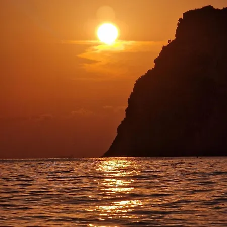 Casa A Mare In Pieno Centro Con Parcheggio Privato Incluso E Vicinissimo Al Mare *